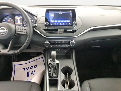 Used 2025 Nissan Altima 2.5 S FWD image 13
