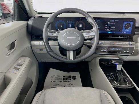 Certified 2025 Hyundai Kona SEL image 21