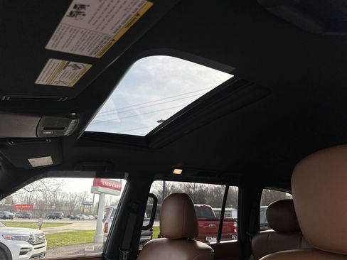 Used 2024 INFINITI QX80 Sensory w/ Cargo Package AWD/4WD image 22