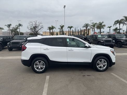 Used 2022 GMC Terrain SLE FWD image 9