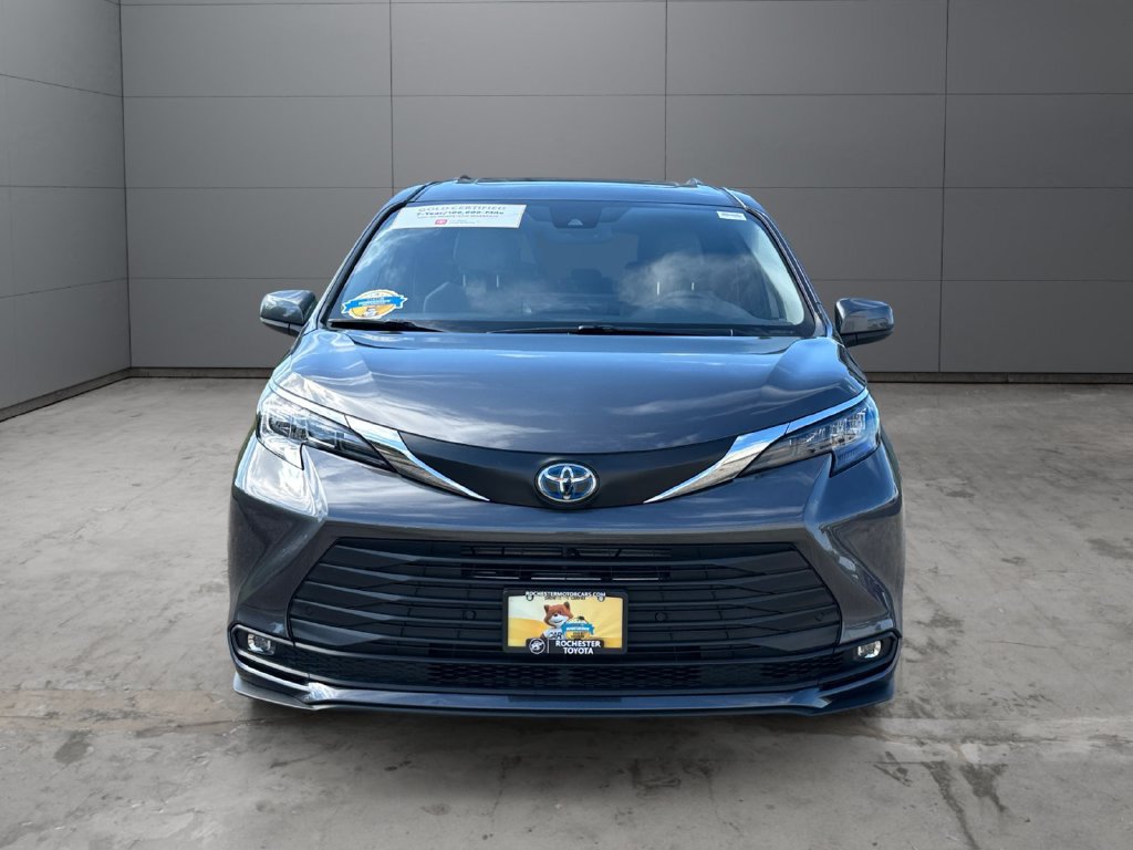 Certified 2025 Toyota Sienna XLE AWD/4WD image 8