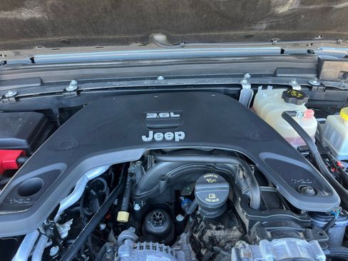 Used 2020 Jeep Gladiator Overland image 22