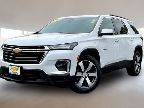 Used 2022 Chevrolet Traverse LT w/ LT Premium Package AWD/4WD image 3
