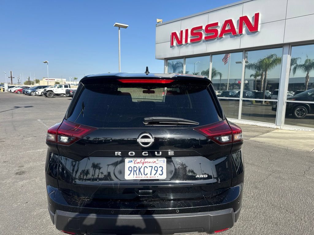 Used 2025 Nissan Rogue SV AWD/4WD image 3