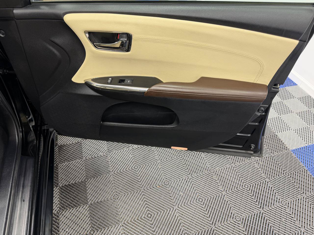 Used 2015 Toyota Avalon XLE Premium FWD image 14