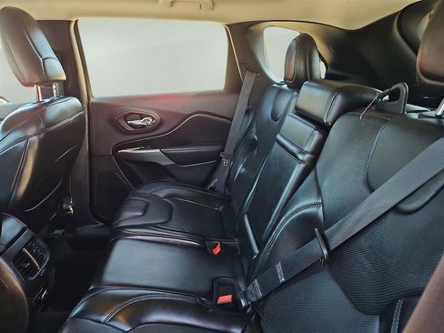 Used 2019 Jeep Cherokee Limited image 27