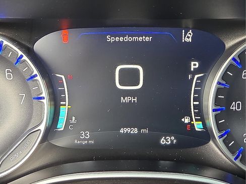 Used 2024 Chrysler Pacifica Touring-L image 23