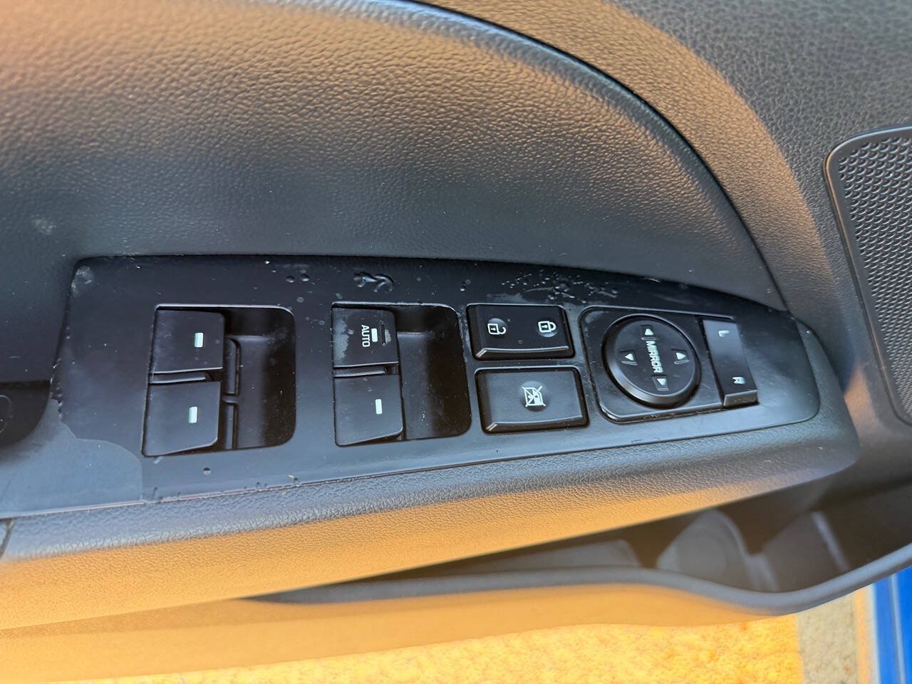 Used 2017 Hyundai Elantra Limited FWD image 21