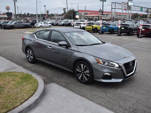 Used 2022 Nissan Altima 2.5 SV FWD image 13