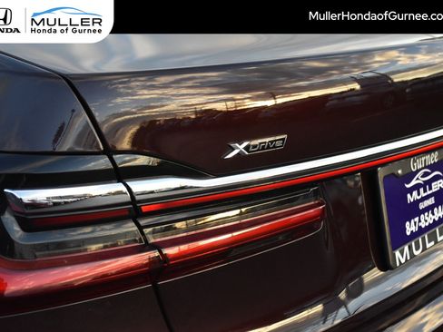 Used 2020 BMW 750i xDrive w/ Executive Package image 10