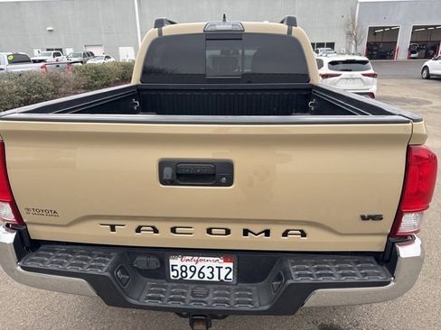 Used 2017 Toyota Tacoma TRD Off-Road image 9