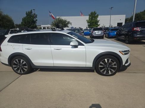 Used 2021 Volvo V60 T5 Cross Country w/ Climate Package AWD/4WD image 2