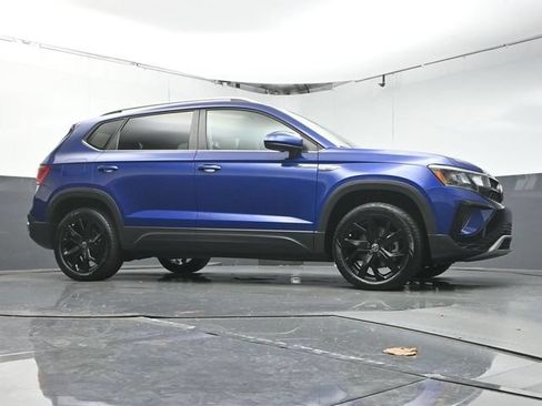 Used 2022 Volkswagen Taos SE FWD image 32