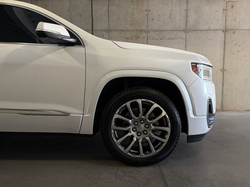 Used 2022 GMC Acadia Denali w/ Denali Ultimate Package AWD/4WD image 11