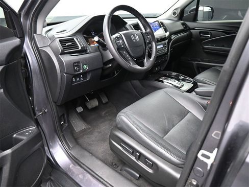 Used 2018 Honda Pilot Touring image 2