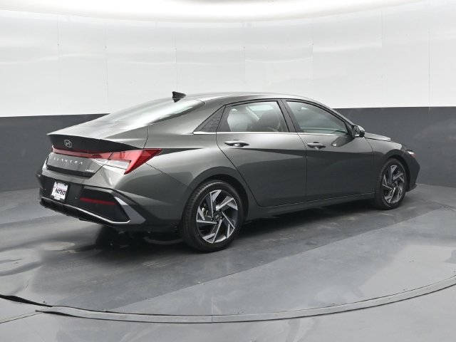 Used 2024 Hyundai Elantra Limited FWD image 22