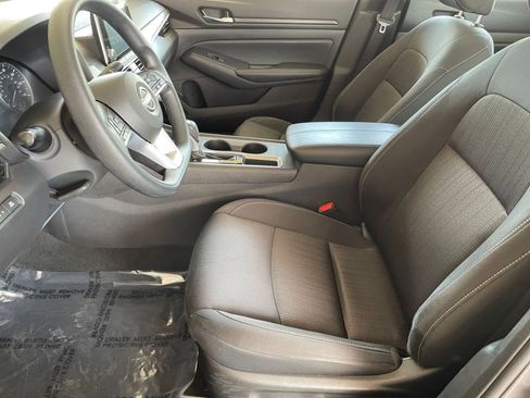 Used 2025 Nissan Altima 2.5 SV FWD image 27