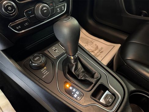 Used 2019 Jeep Cherokee Latitude Plus w/ Cold Weather Group image 21