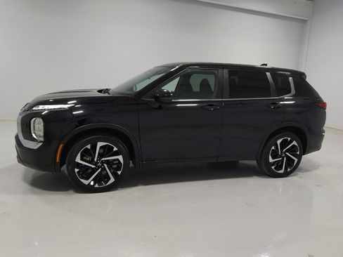 Used 2022 Mitsubishi Outlander ES AWD/4WD image 2