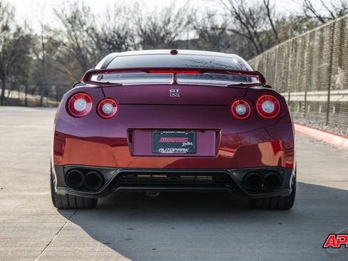 Used 2015 Nissan GT-R Premium image 17