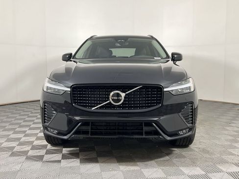 Certified 2025 Volvo XC60 B5 Core w/ Climate Package image 4