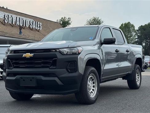Used 2023 Chevrolet Colorado W/T RWD image 2