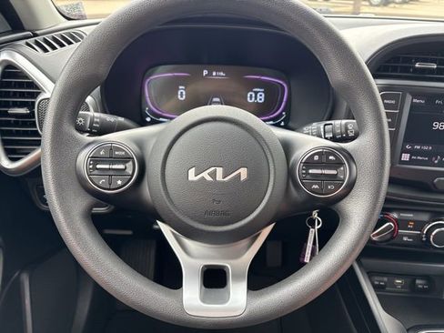 Used 2025 Kia Soul LX w/ LX Technology Package image 5