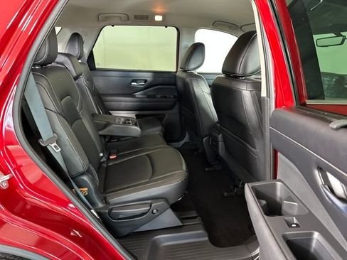 Used 2023 Nissan Pathfinder SL image 27