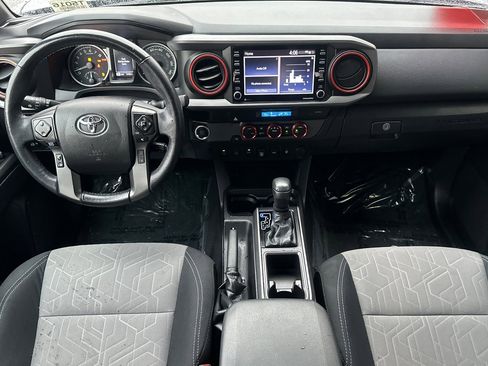 Used 2021 Toyota Tacoma TRD Sport w/ Technology Package image 16