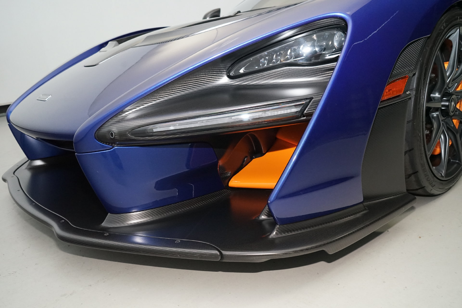 Used 2019 McLaren Senna RWD image 22