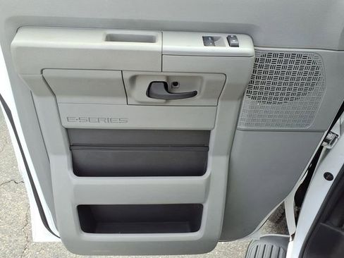 Used 2014 Ford E-350 and Econoline 350 XLT RWD image 16