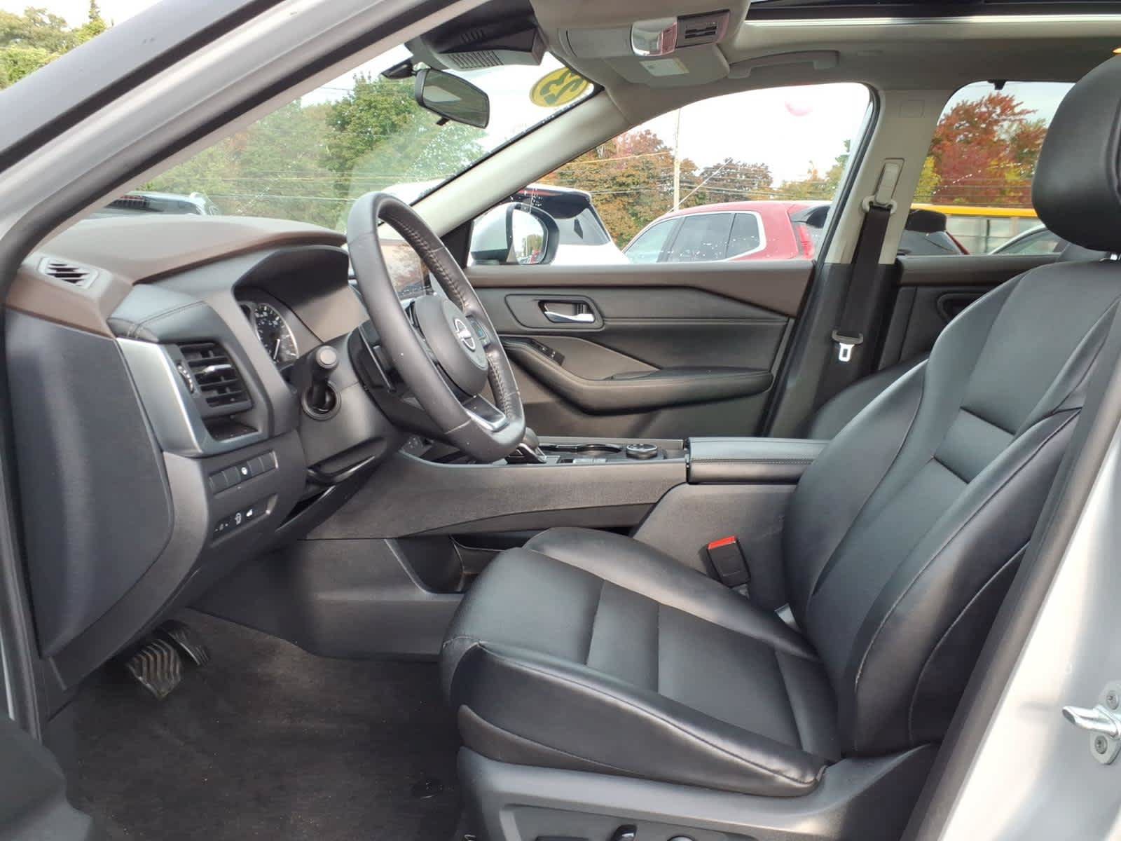 Used 2023 Nissan Rogue SV w/ SV Premium B Package AWD/4WD image 11