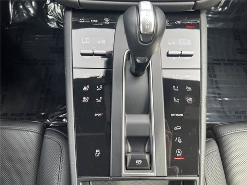 Used 2024 Porsche Macan Turbo AWD/4WD image 14