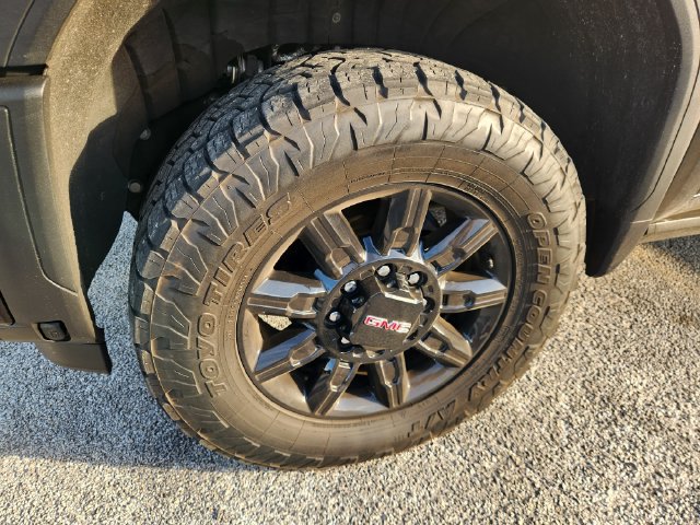 Used 2025 GMC Sierra 2500 AT4 w/ AT4 Premium Plus Package AWD/4WD image 10