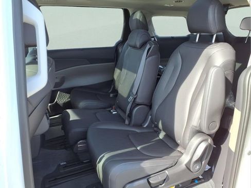 New 2026 Kia Carnival SX FWD image 19