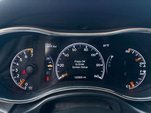 Used 2017 Jeep Grand Cherokee Laredo image 9