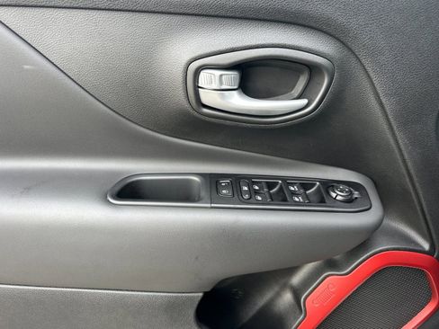 Used 2023 Jeep Renegade Trailhawk w/ Trailer Tow Group image 10