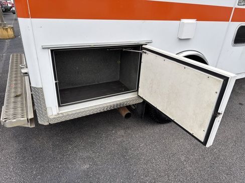 Used 2003 Ford F350 XL image 18