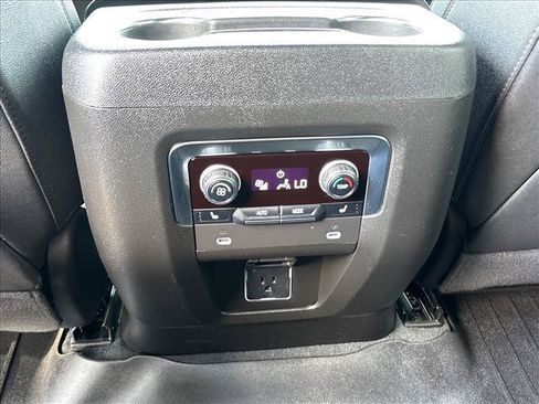 Used 2024 Chevrolet Suburban High Country AWD/4WD image 9