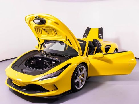 Certified 2022 Ferrari F8 Tributo image 33