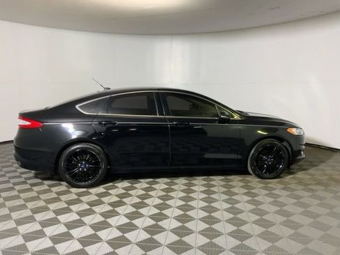 Used 2016 Ford Fusion SE w/ Equipment Group 202A FWD image 4