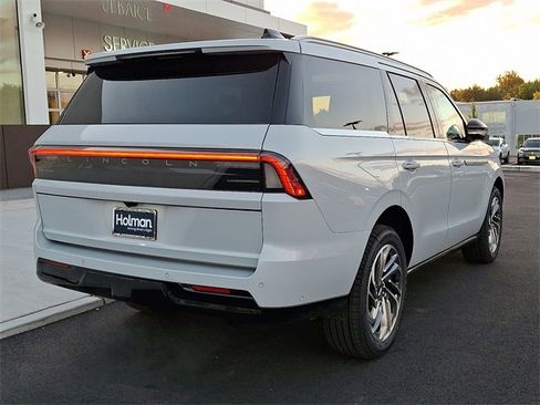 New 2025 Lincoln Navigator Reserve image 7