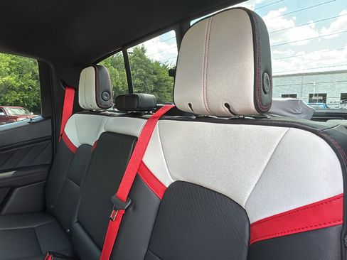 New 2025 GMC Canyon AT4 w/ AT4X Package image 31