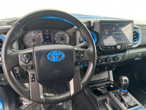 Used 2017 Toyota Tacoma TRD Sport w/ Tow Package (A/T) AWD/4WD image 12