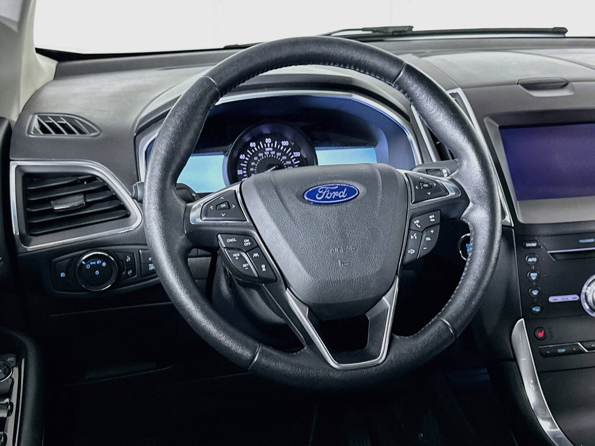 Used 2019 Ford Edge Titanium w/ Cold Weather Package FWD image 18