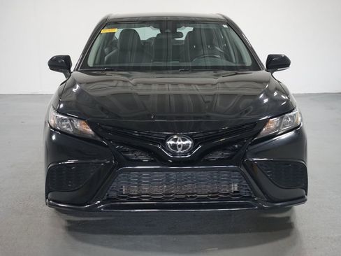 Used 2024 Toyota Camry SE image 2