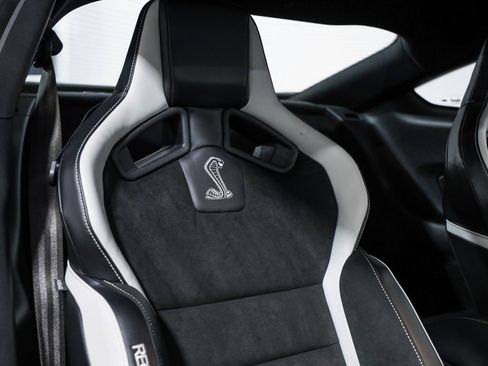 Used 2020 Ford Mustang Shelby GT500 w/ Carbon Fiber Track Pack image 28