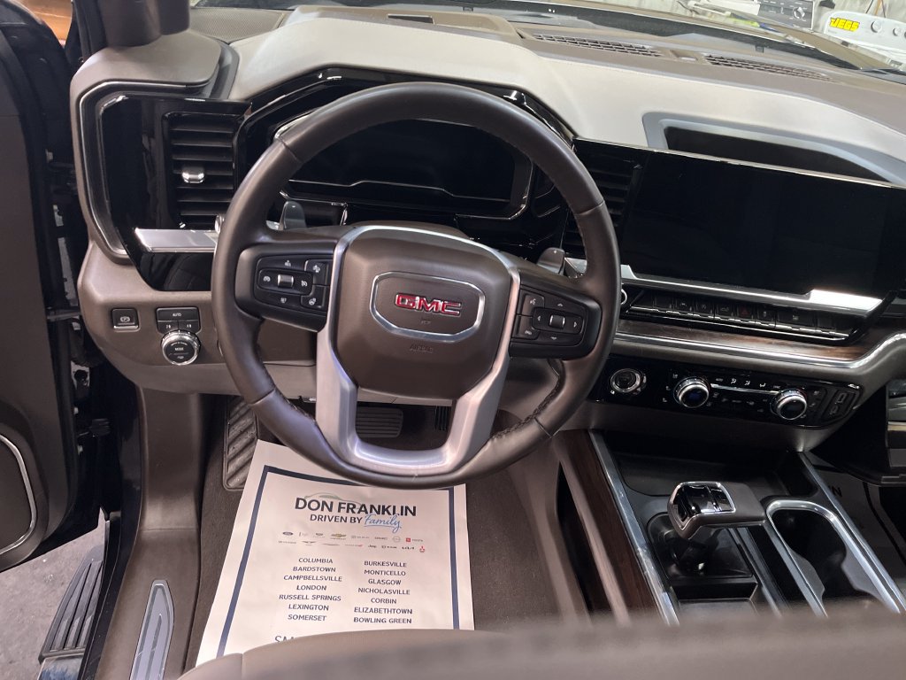 Used 2023 GMC Sierra 1500 SLT w/ SLT Premium Package AWD/4WD image 17