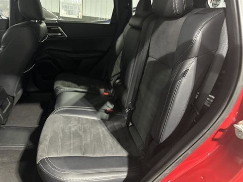 Used 2023 Mitsubishi Outlander SE image 18