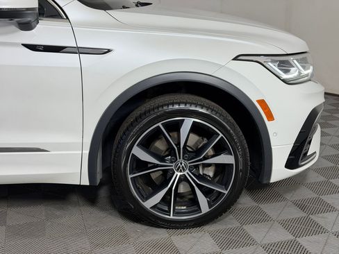 Used 2022 Volkswagen Tiguan SEL R-Line image 11